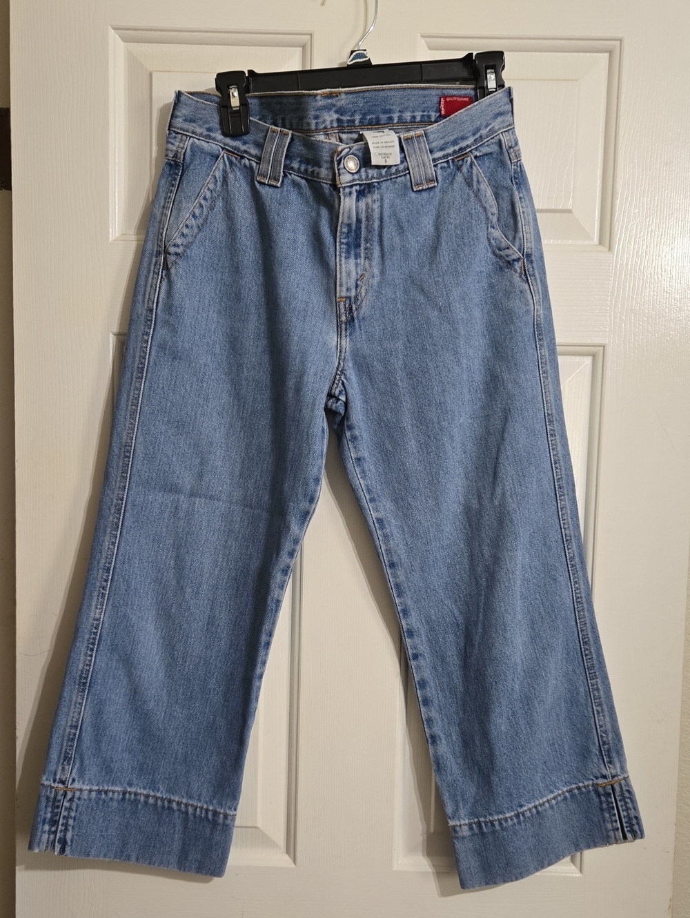 Levi's Women's Light Blue Ourback Capri Jeans